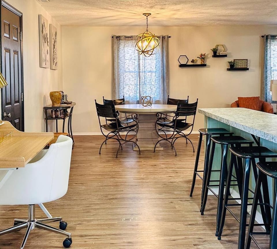 Seating area, Dining area