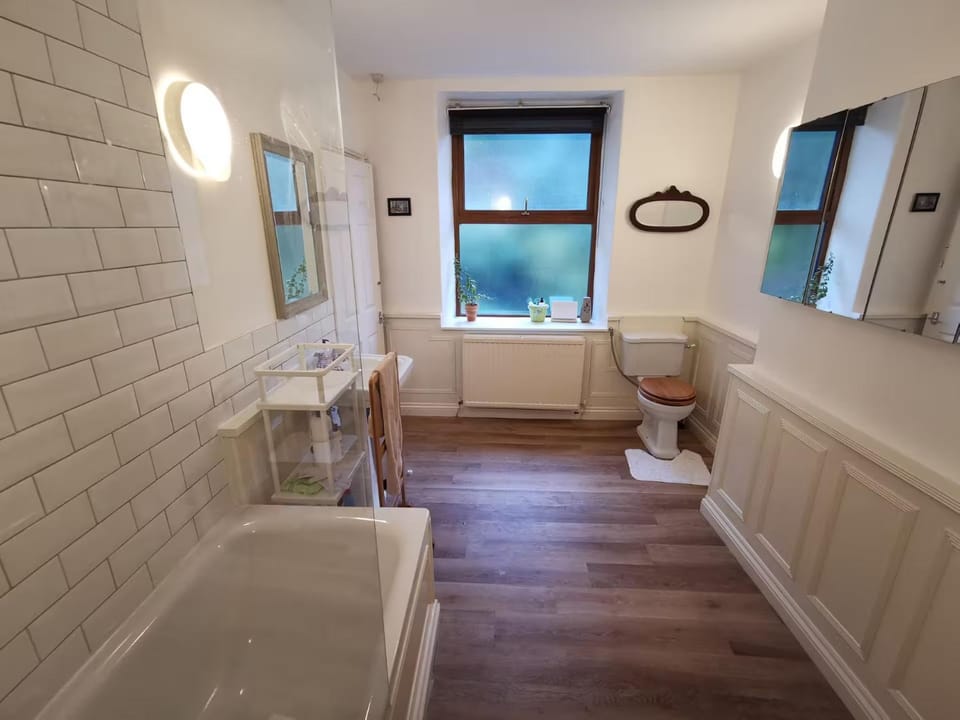 Shower, Toilet, Bathroom, Bath, towels