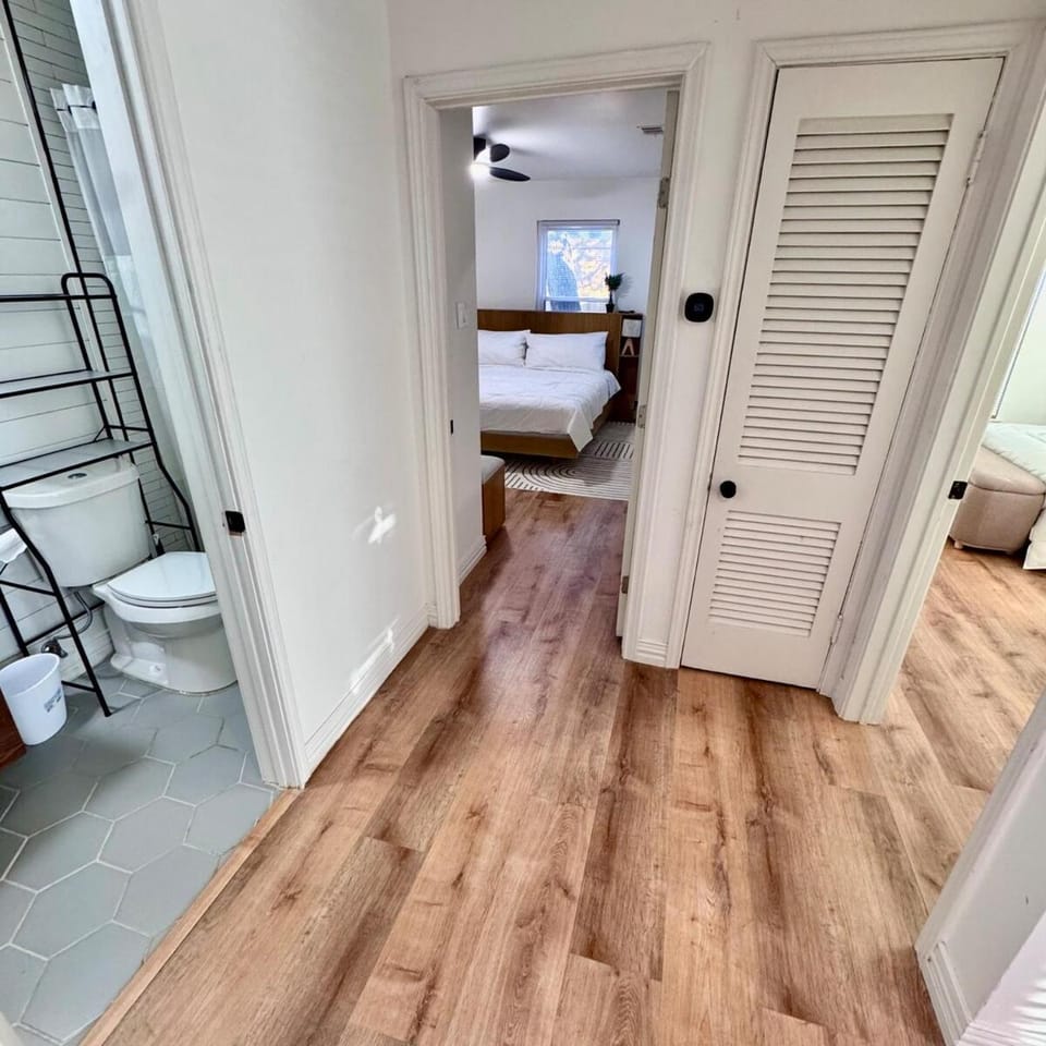 Toilet, Bed