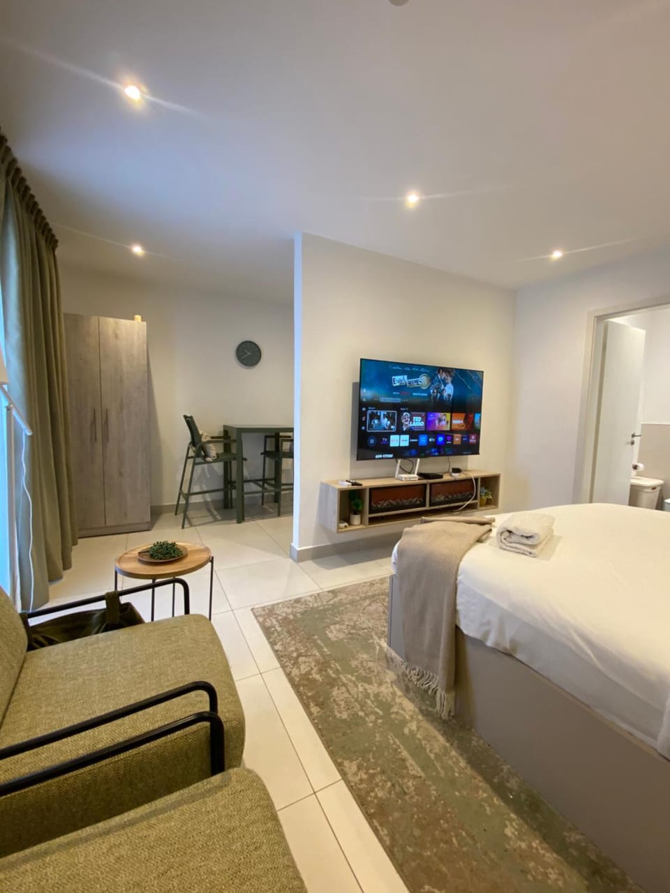 Luxury Studio at Airport Residential Apartment in Accra