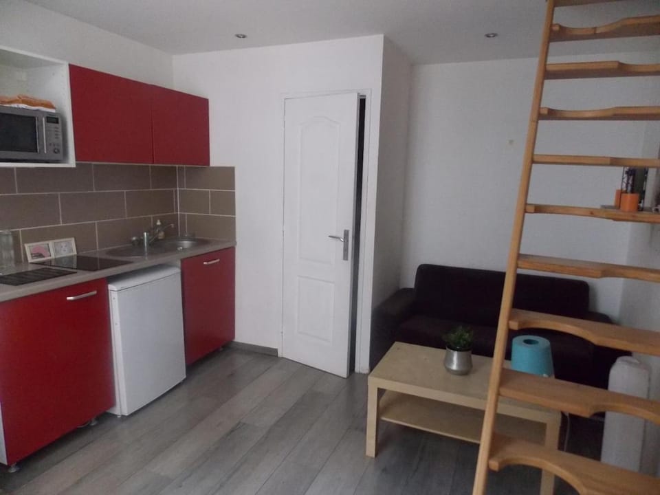 studio MEZZANINE 2 min DE LA PLACE PIE Apartment in Avignon