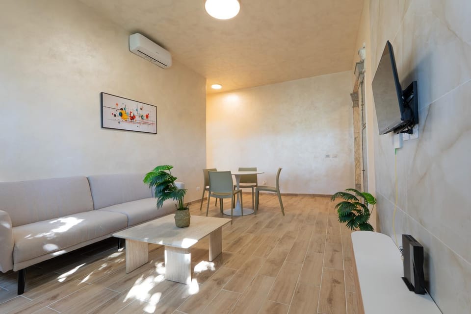 Communal lounge/ TV room, Living room, air conditioner