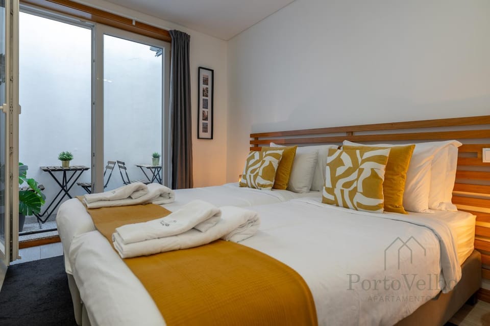 Bed, Balcony/Terrace, Photo of the whole room, Bedroom, towels