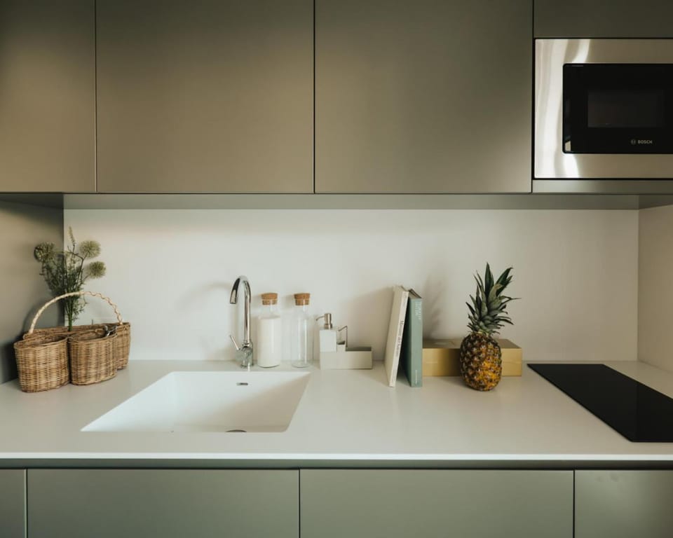 Kitchen or kitchenette, minibar, kitchen