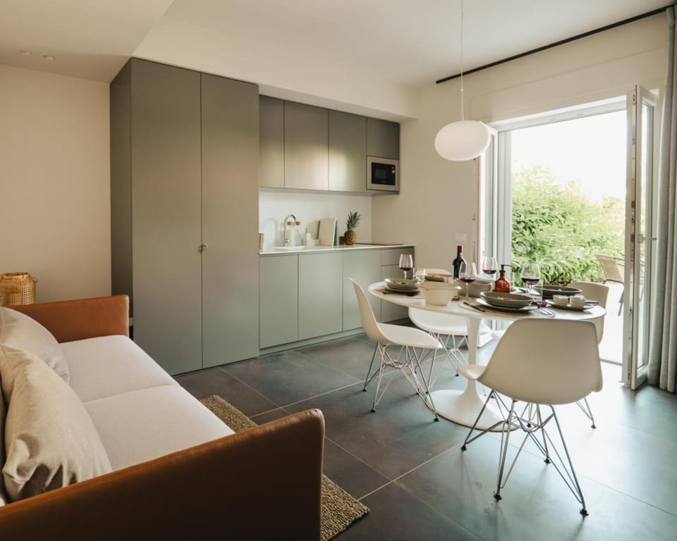 Kitchen or kitchenette, Living room, Seating area, Dining area, Lunch, kitchen