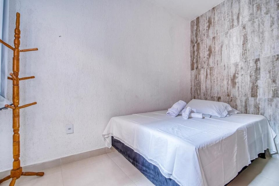 5 Suites e 1 Quarto com ar na Passagem, ha 4 minutos andando da Praia do Forte - para ate 20 hospedes Apartment in Cabo Frio