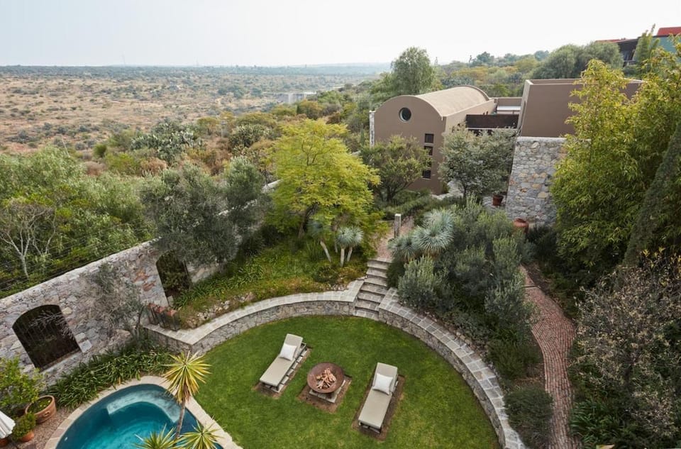Property building, Garden, Landmark view, Swimming pool