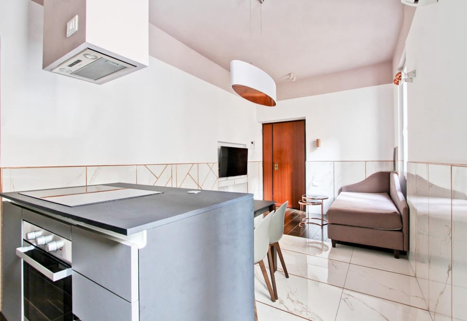 TV and multimedia, Kitchen or kitchenette, Living room, Seating area, Dining area, oven, stove