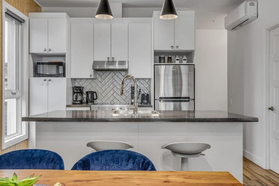 Initial Artsy Québec Apartment in Quebec City
