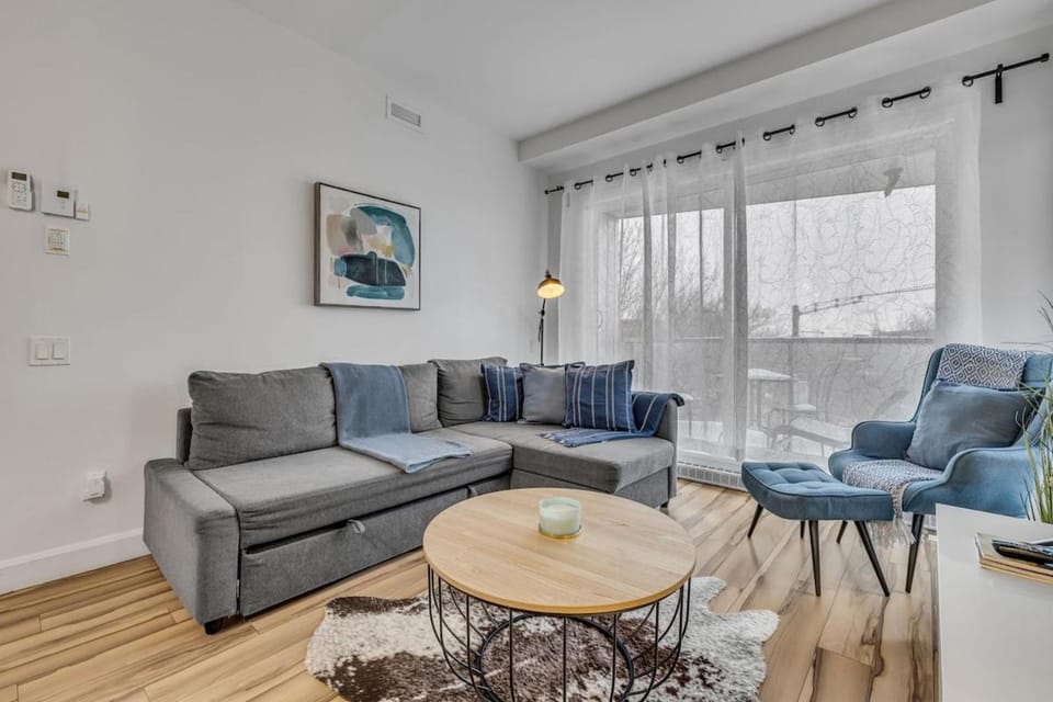 Initial Artsy Québec Apartment in Quebec City