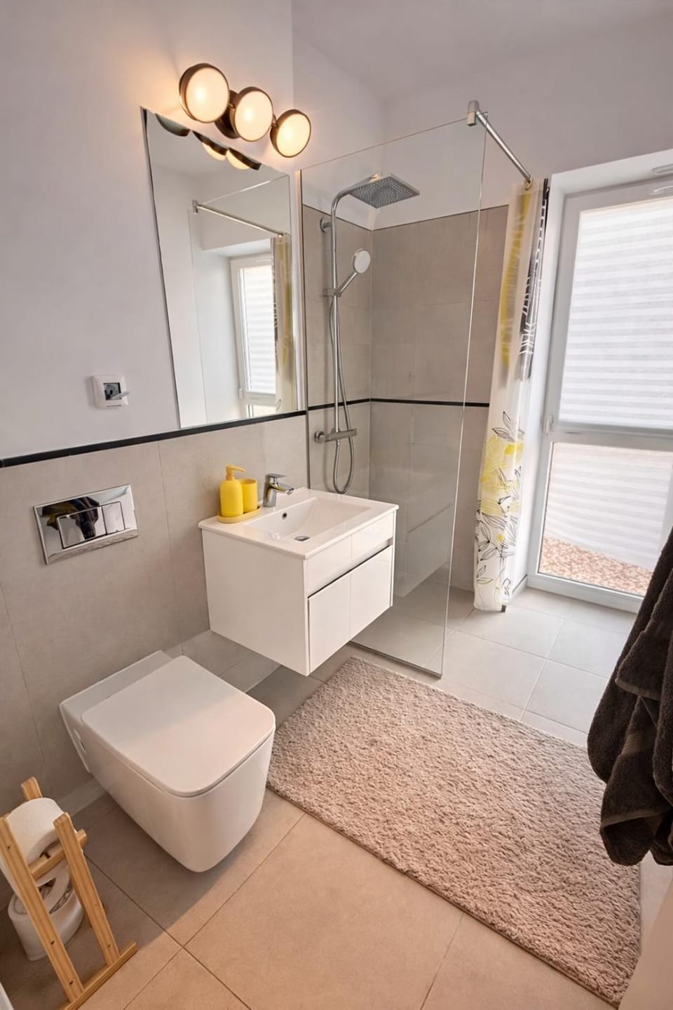 Modern Apartment | Metro Front | Netflix | Balcony Apartment in Bucharest