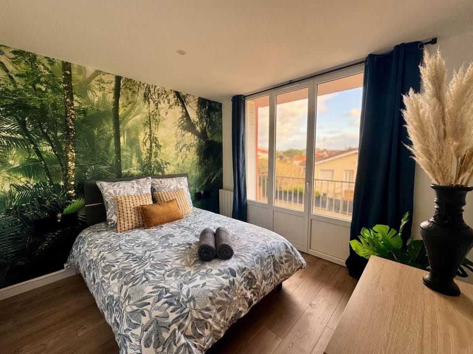 Bed, Night, Photo of the whole room, Bedroom