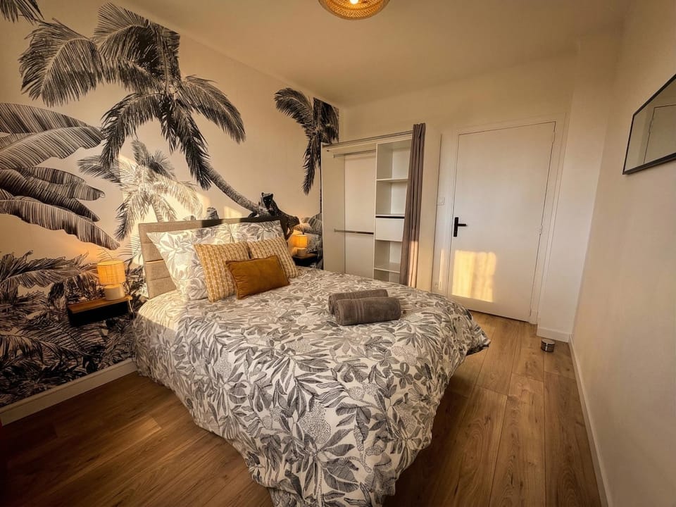 Bed, Bedroom