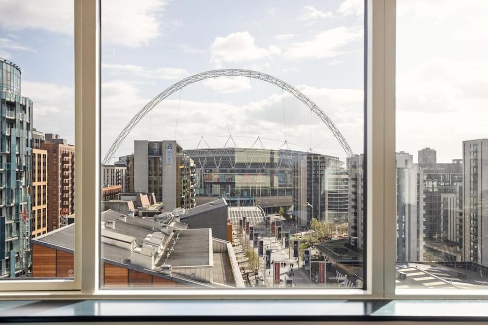 1 Min Walk to Wembley Stadium Sleeps 10 Gym Apartment in Wembley