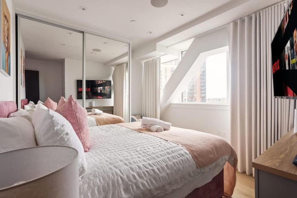1 Min Walk to Wembley Stadium Sleeps 10 Gym Apartment in Wembley