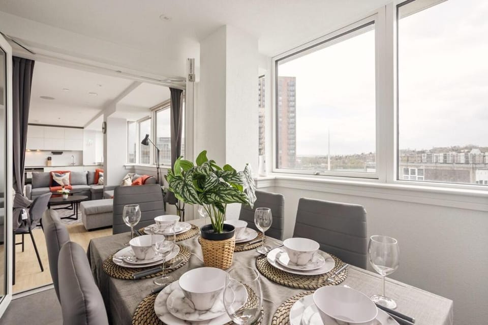 1 Min Walk to Wembley Stadium Sleeps 10 Gym Apartment in Wembley