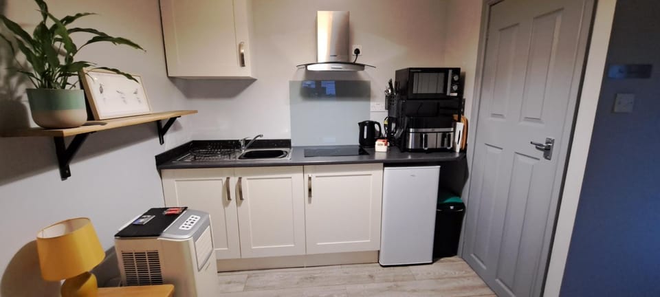 Felpham Garden Chalet Apartment in Bognor Regis