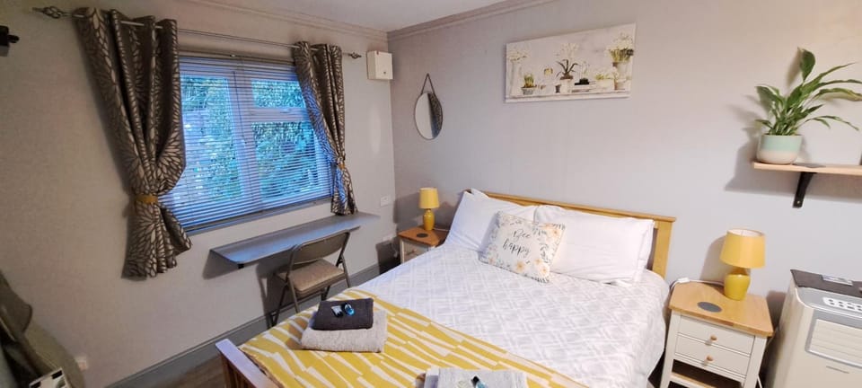 Felpham Garden Chalet Apartment in Bognor Regis