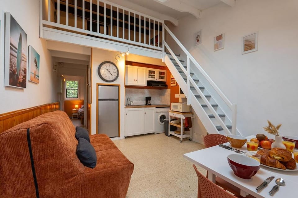 Petit cocon rénové 4 pers, clim, wifi, parking House in Aigues-Mortes