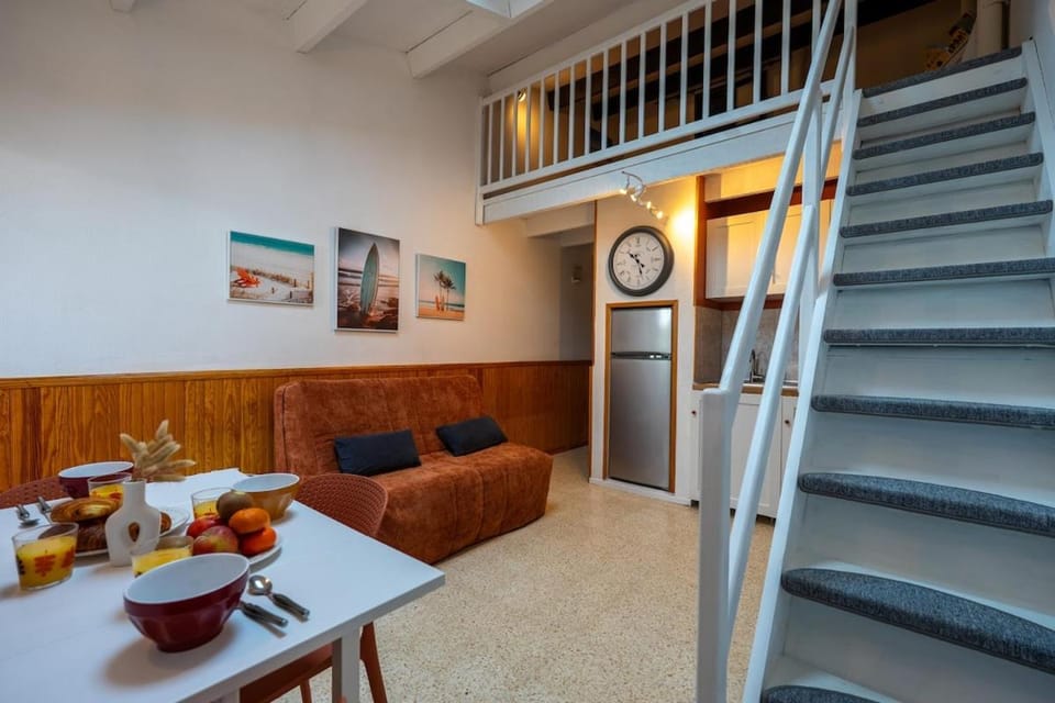 Petit cocon rénové 4 pers, clim, wifi, parking House in Aigues-Mortes