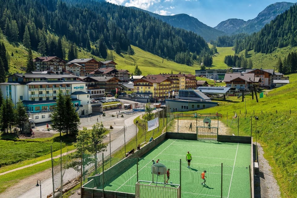 Neighbourhood, Summer, Sports