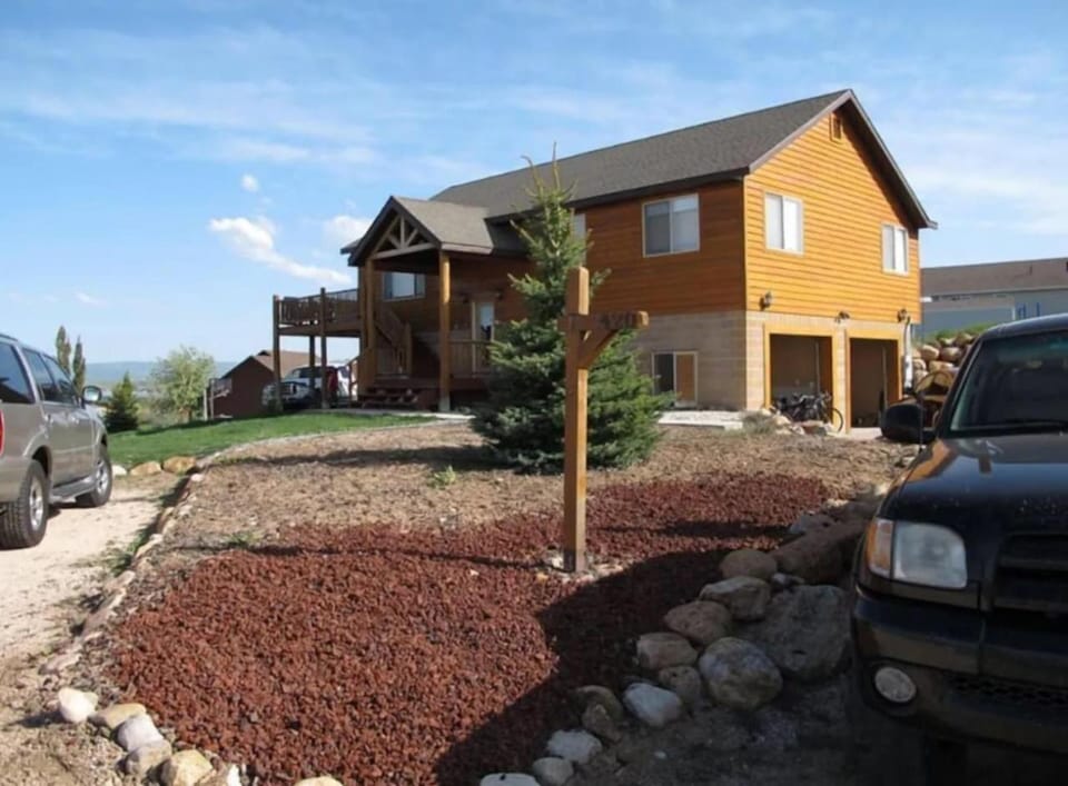 Lake Life Cabin in Bear Lake and Dog Friendly Cabin in Garden City