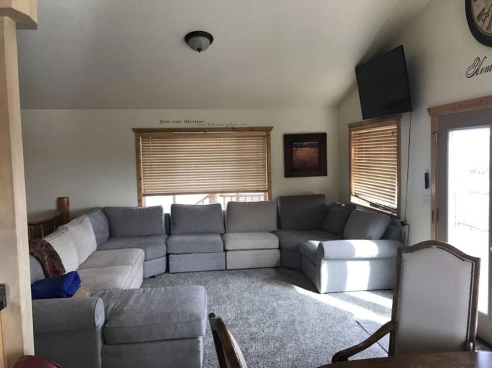 Lake Life Cabin in Bear Lake and Dog Friendly Cabin in Garden City
