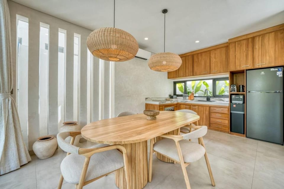 Kitchen or kitchenette, Dining area, oven, stove