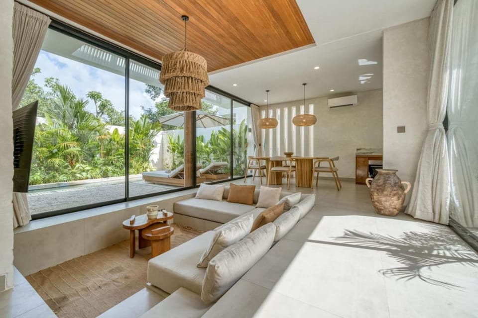 Living room, Dining area, Pool view