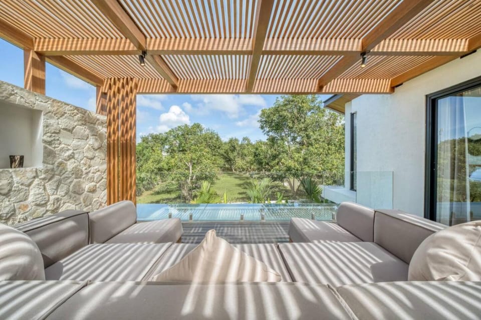 Natural landscape, Balcony/Terrace, Seating area