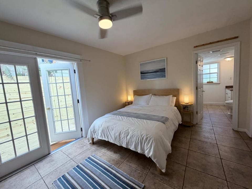 "Oasis" Historic Beachside Cottage Retreat Country House in Indian Rocks Beach