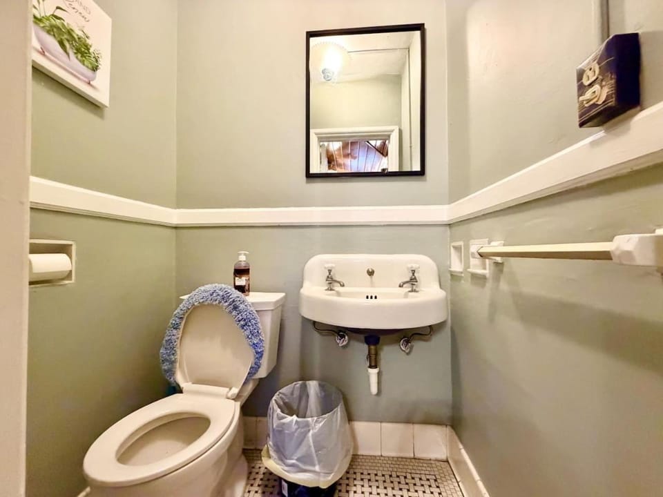Private Room Queen Bed Shared Common Spaces Upstate Medical Crouse Carrier Dome House in Syracuse