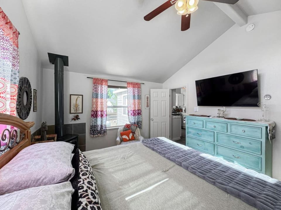 Murphys Home, walk to downtown, sleeps 9, Fire Pit, EV charge House in Murphys