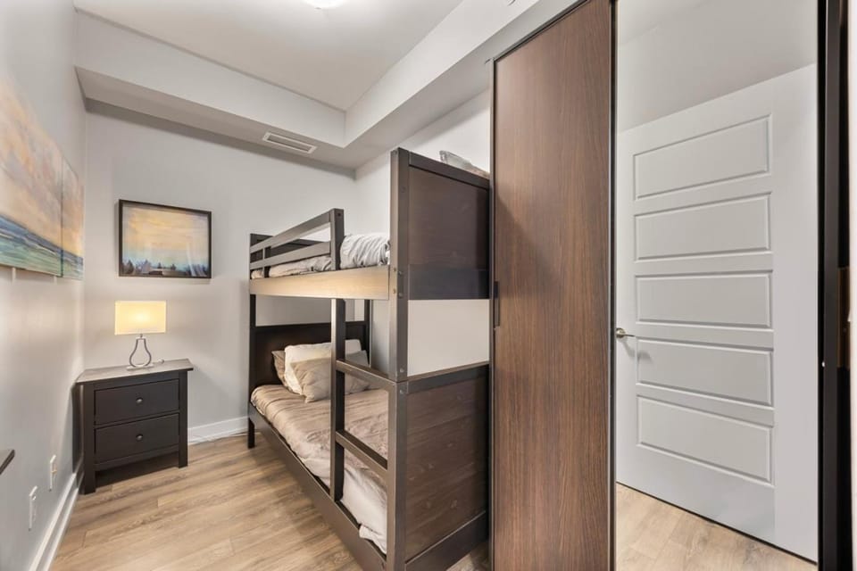 Bedroom, bunk bed