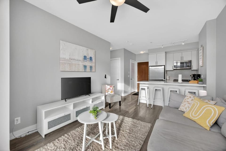 TV and multimedia, Kitchen or kitchenette, Living room