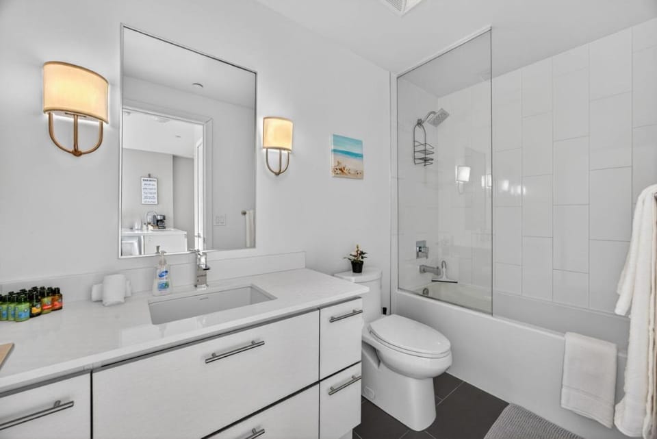 Shower, Toilet, Bathroom, Bath, towels