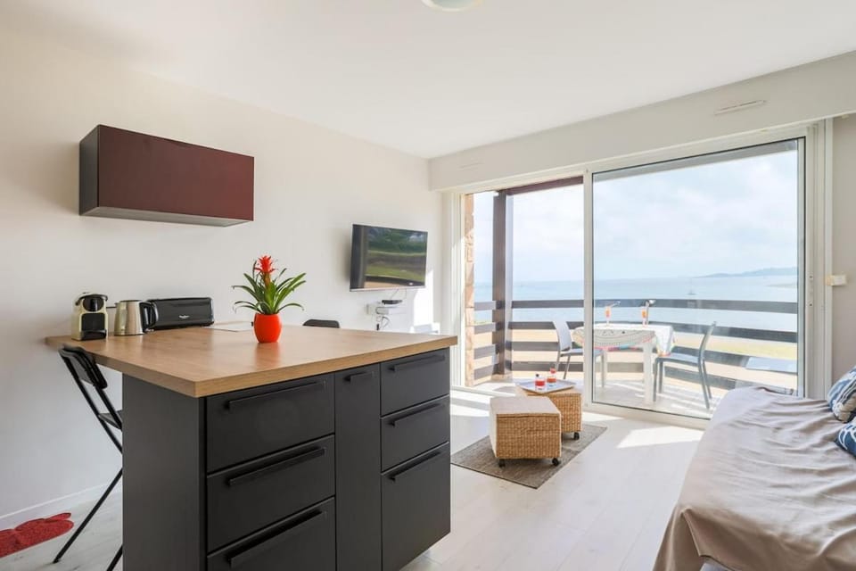 Appartement face à la mer Apartment in Louannec