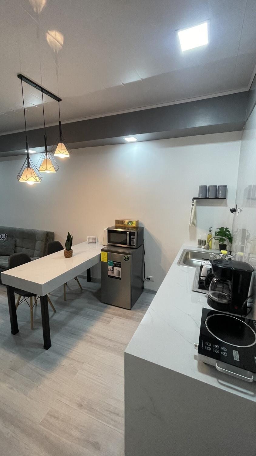 New! Stylish Studio #1 SJO - Perfect for Travelers Apartment in Alajuela