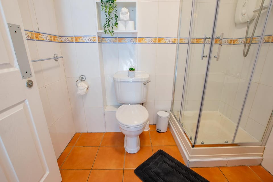 Shower, Bathroom, towels