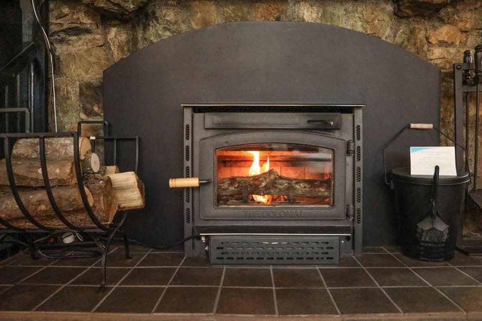 Gatekeeper Cottage Views, Fireplace, EV House in Nelson County