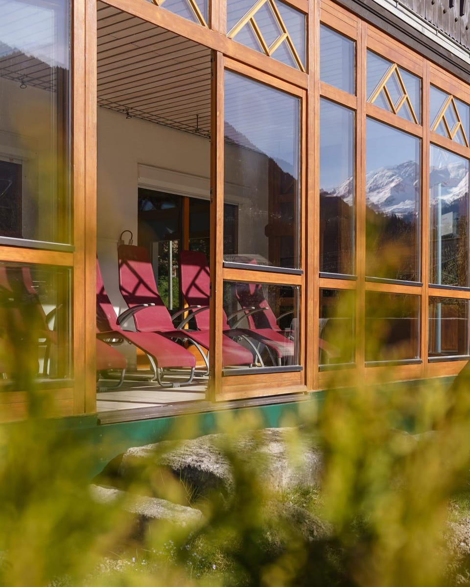 Property building, Spring, Day, Garden, Sauna, Garden view, sunbed