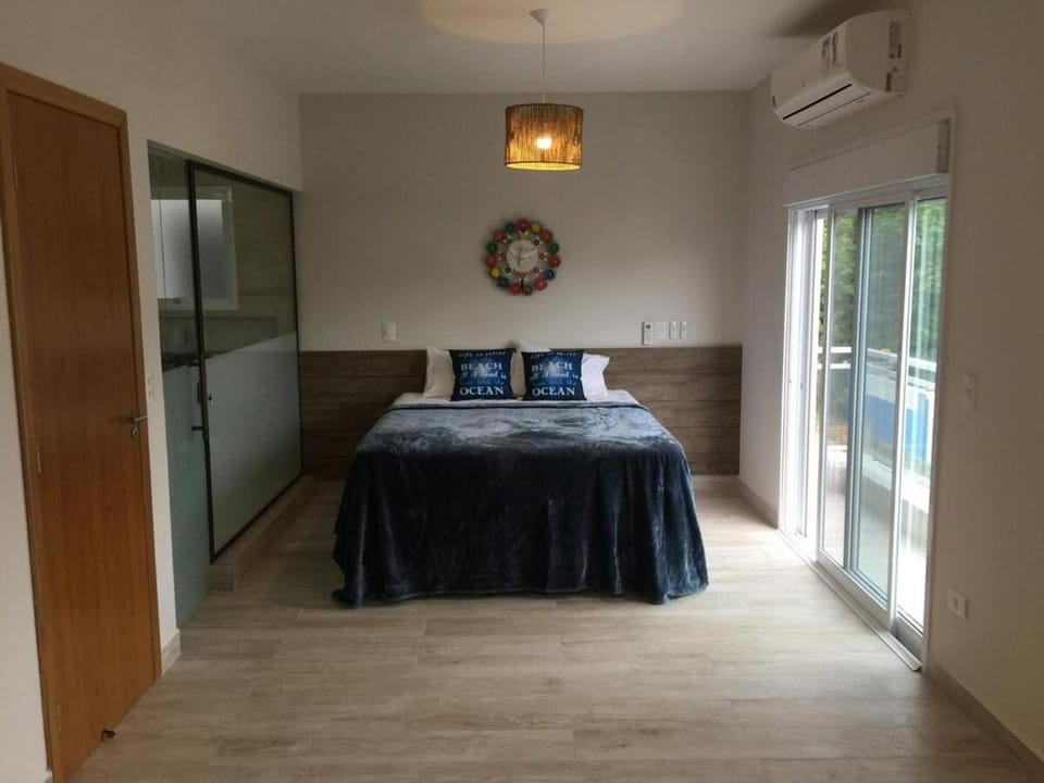 Casa na Av Principal em Condominio House in São Sebastião