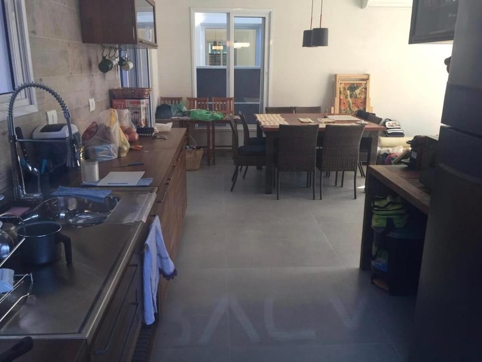 Casa na Av Principal em Condominio House in São Sebastião