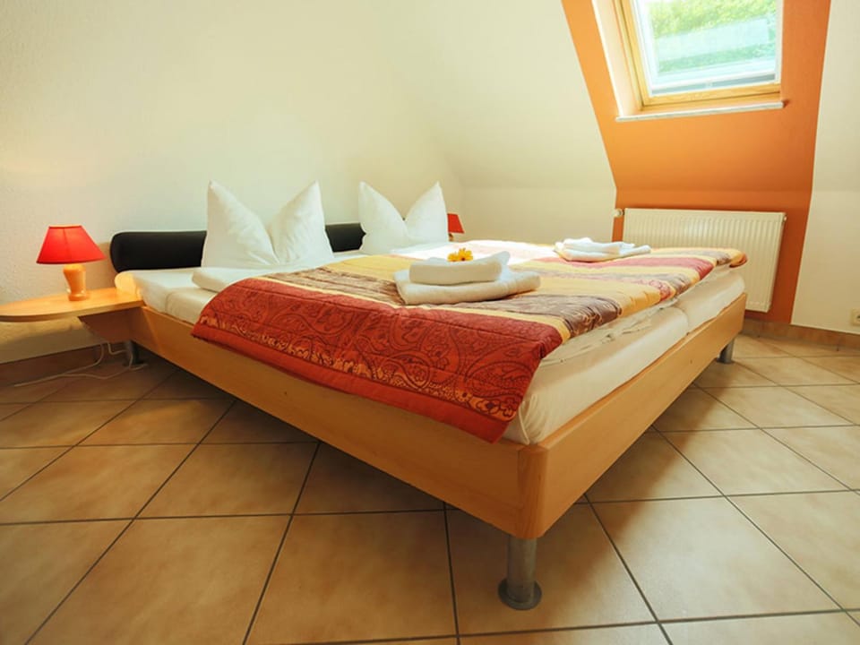 Photo of the whole room, Bedroom