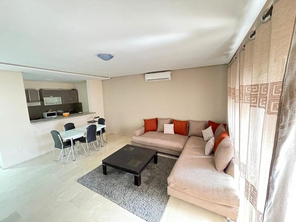 TV and multimedia, Kitchen or kitchenette, Living room, Seating area, Dining area, air conditioner