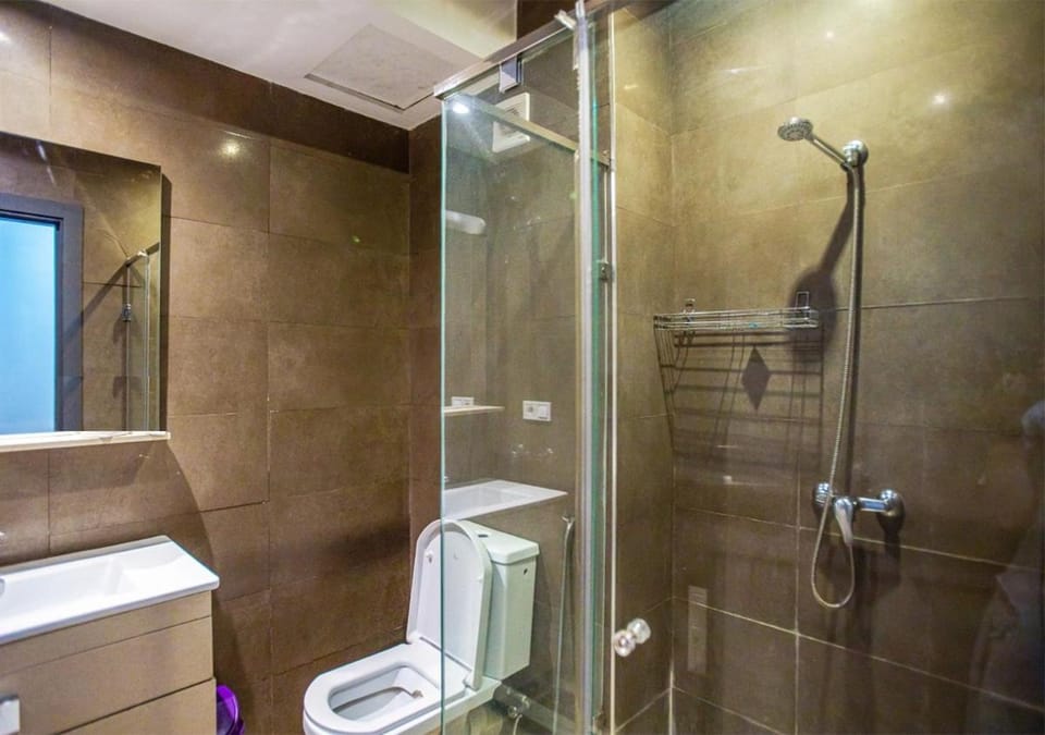 Shower, Toilet, Bathroom, towels