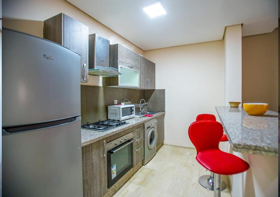 Dining area, dishwasher, minibar, oven