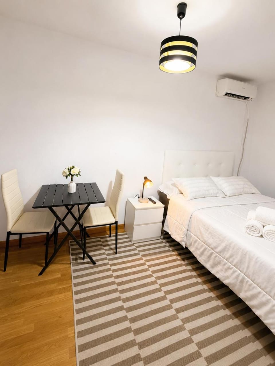 Living room, Dining area, towels, air conditioner