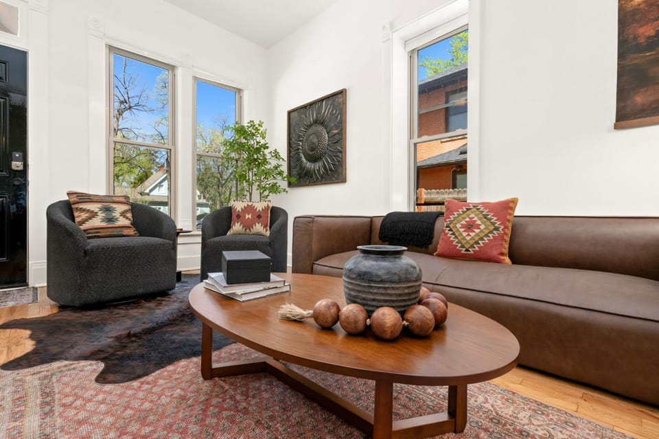 Day, Living room, Seating area, Street view, furniture