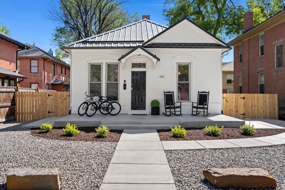 Property building, Day, Neighbourhood, Seating area, Cycling